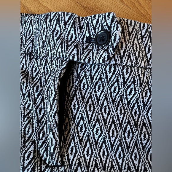 Kenar patterned women’s shorts size 12 - Picture 3 of 8